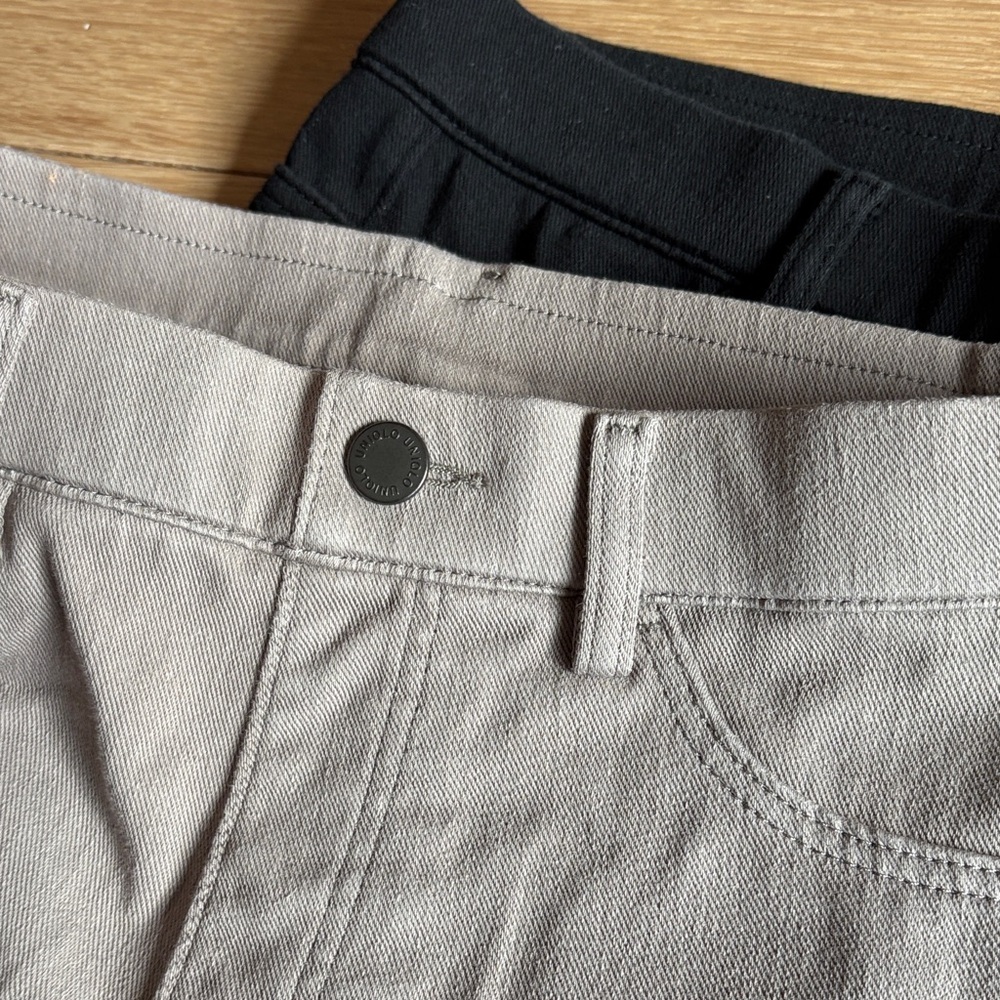 🦄 2 Pairs of Uniqlo pull-on pants - black and light grey - Picture 5 of 11